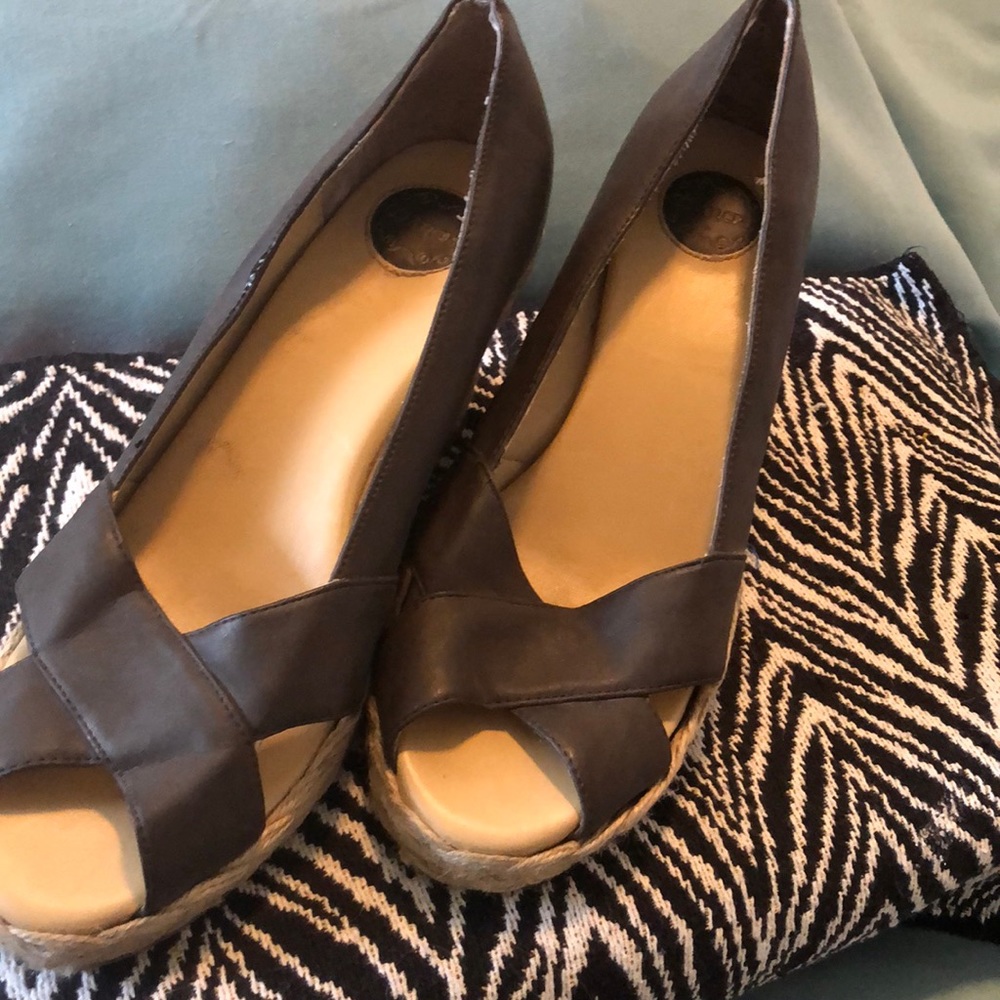 Brown espadrilles ,rope platform ,crisscross toe